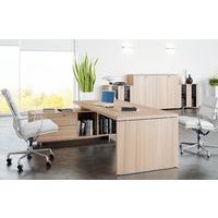 ensemble composé d'un bureau avec retour, de deux armoires basses vitrées et de deux armoires mi-hautes ensemble composé d'un bureau avec retour, de deux armoires basses vitrées et de deux armoires mi-hautes
