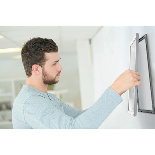 Porte-affiche Mural Nobo Premium Plus - Format A4 - Cadre Clipsable Aluminium - Anti-reflet - Argenté