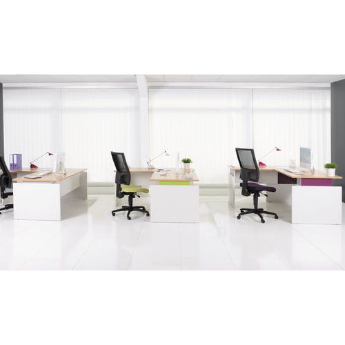 ensemble composé d'un bureau droit et d'un élément de retour ensemble composé d'un bureau droit et d'un élément de retour