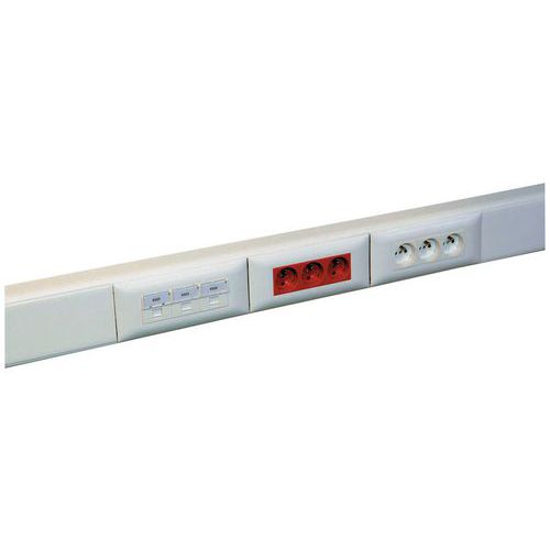 Prise informatique non raccordée pour équipement de cabine prémontée