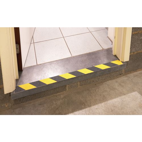 Adhésif Signalisation Jaune Et Noir Longueur 5 M Et Rugueux