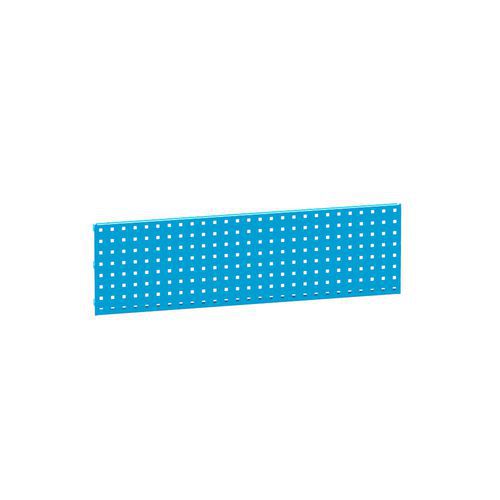 Panneau perforé sur le mur du fond Panneau perforé sur le mur du fond