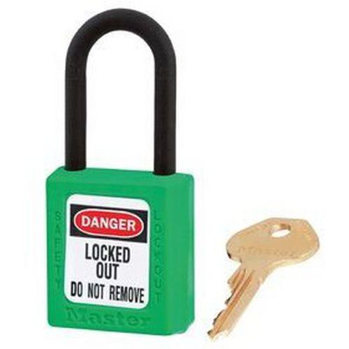 Master Lock - Cadenas s'entrouvrant diélectrique - Anse Nylon Vert - 38mm Largeur - Sécurité et Durabilité